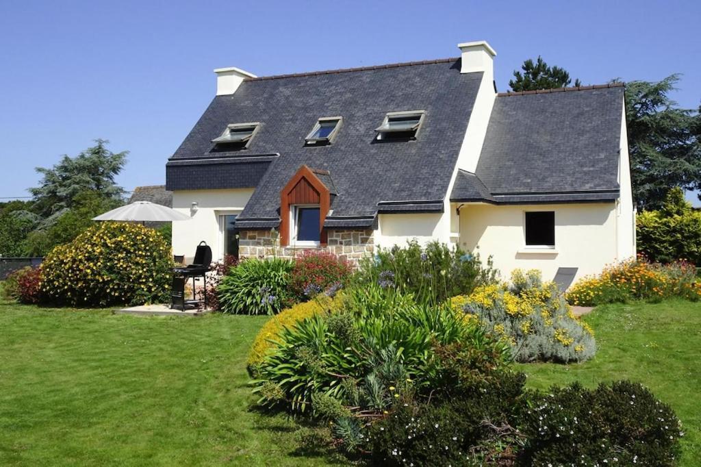 Nice Holiday Home With Beautiful Garden, Paimpol Esterno foto